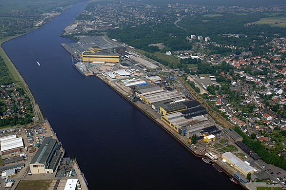 Bremer Vulkan Werft, weiter weserabwärts die BWK und am oberen Bildrand das Fördergebiet Blumenthal