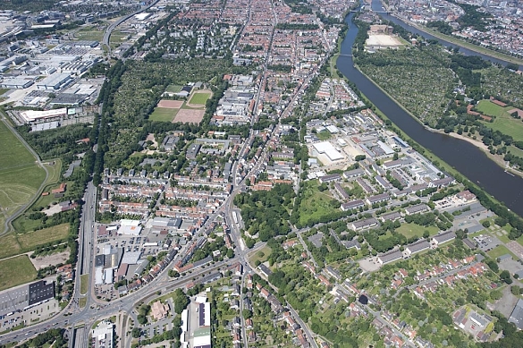 Luftbild Huckelriede von Osten: Lage zwischen Flughafen und Werdersee