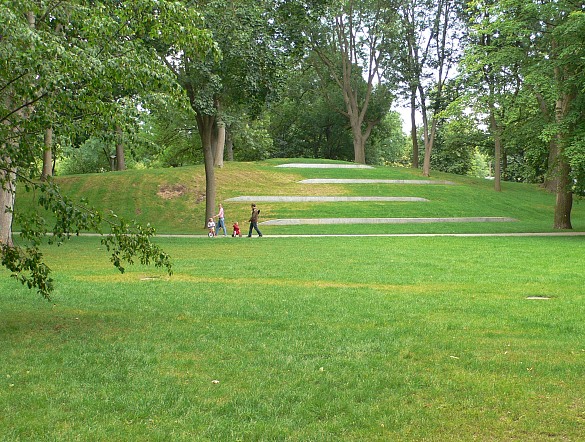 Eine umgesetzte Projektidee: Die hellere Neuanlage des zuvor als "dunklen Angstort" empfundenen Huckelrieder Parks